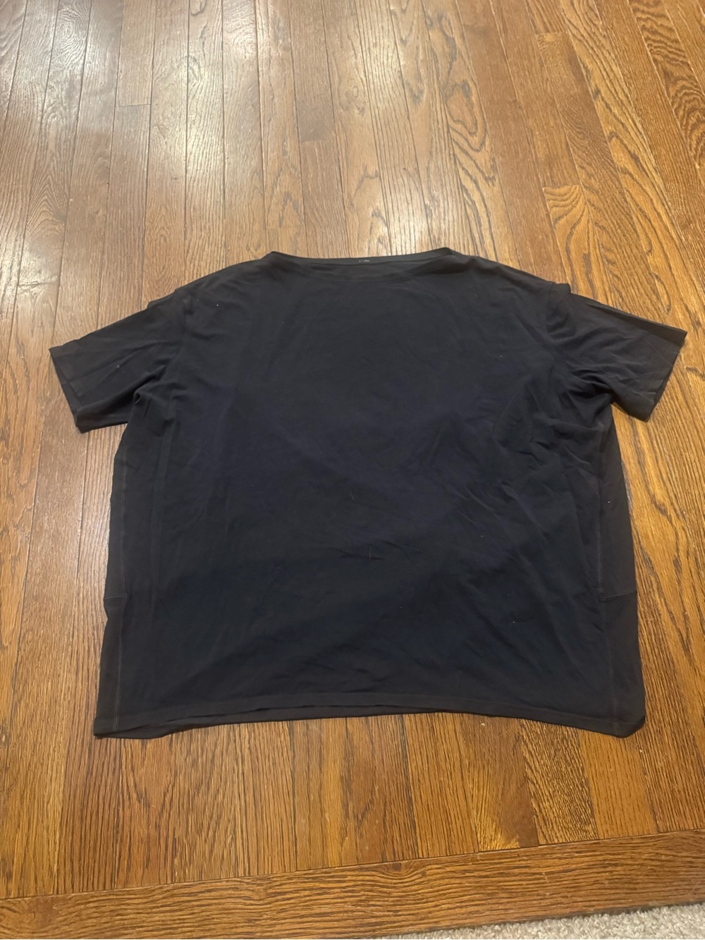 Lululemon Women’s size 8 black tee